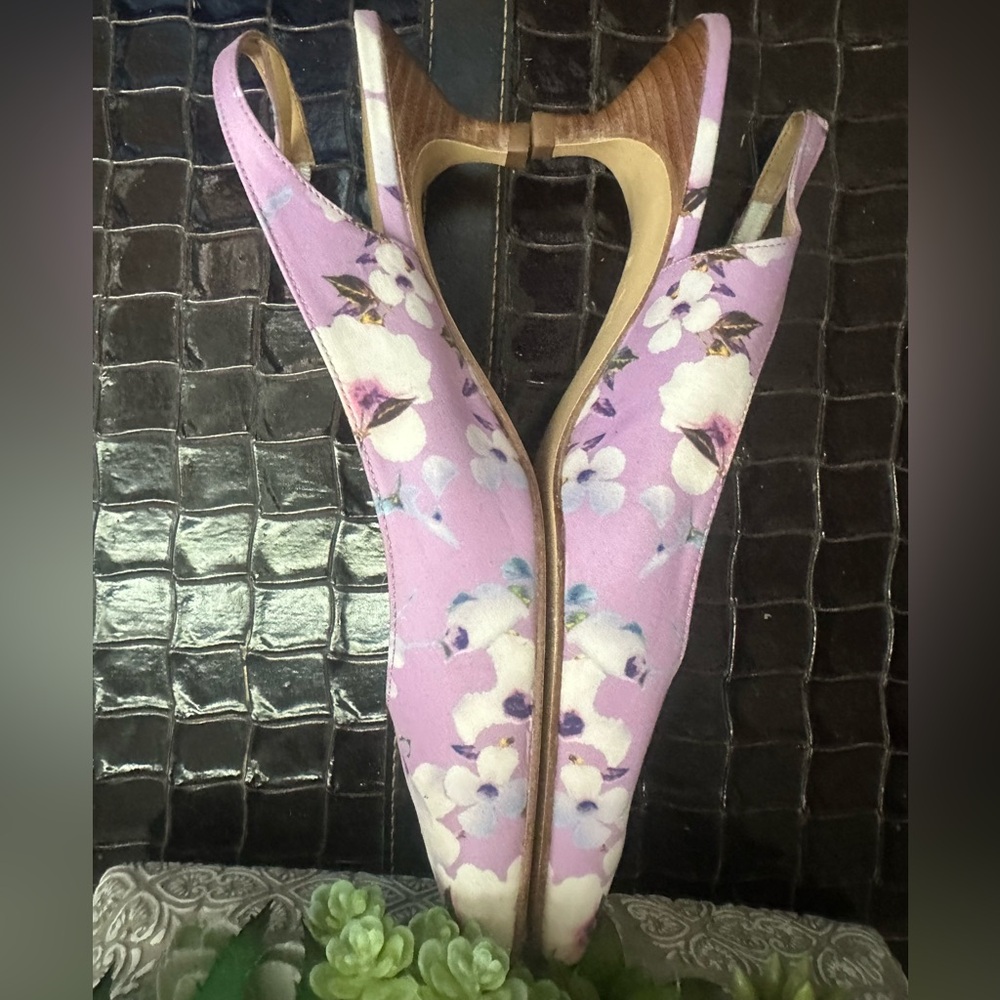 Talbots Purply Pansies floral kitten heels Size 7 - Picture 2 of 7